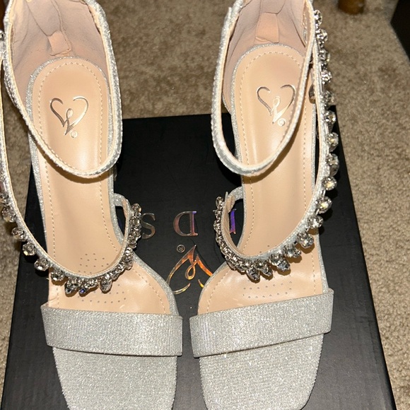 Heels - Picture 1 of 1